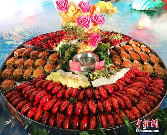 小龍蝦橫行德國(guó)柏林 政府鼓勵(lì)吃貨們大快朵頤！