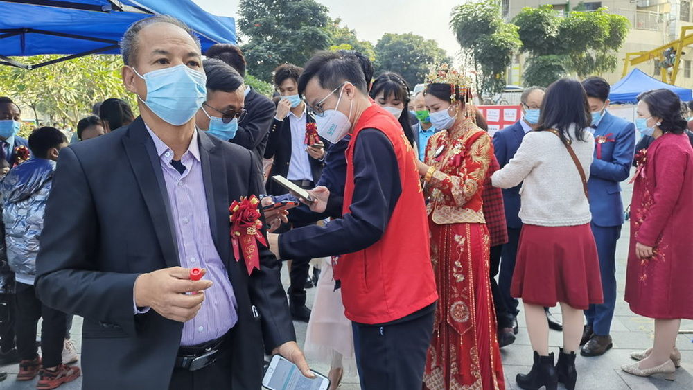 “插隊(duì)”新娘收獲全城祝福，憑啥？就憑這兩個(gè)字