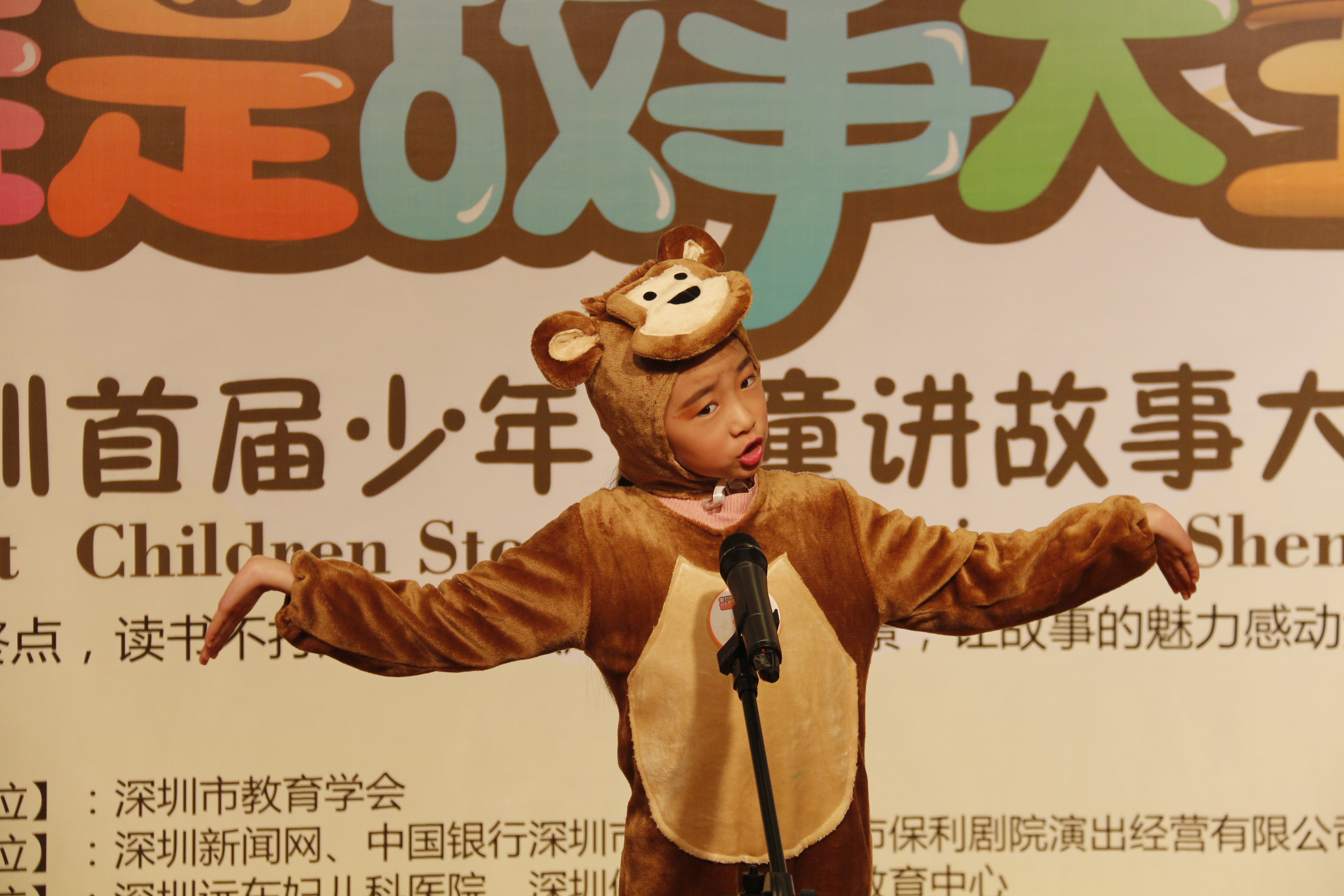 表情、動(dòng)作、著裝、演講面面俱到